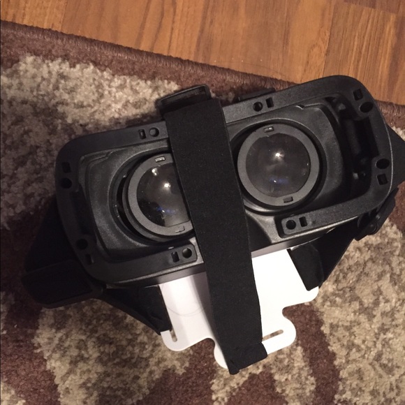 Virtual reality headset - Picture 2 of 3